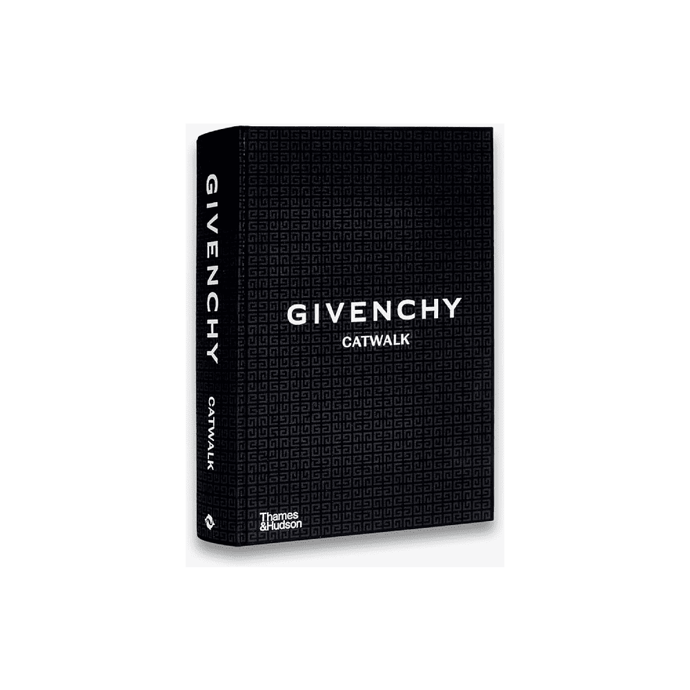 Книга на английском языке "Givenchy Catwalk: The Complete Collections", Samson A., Madsen A. C.  - 2