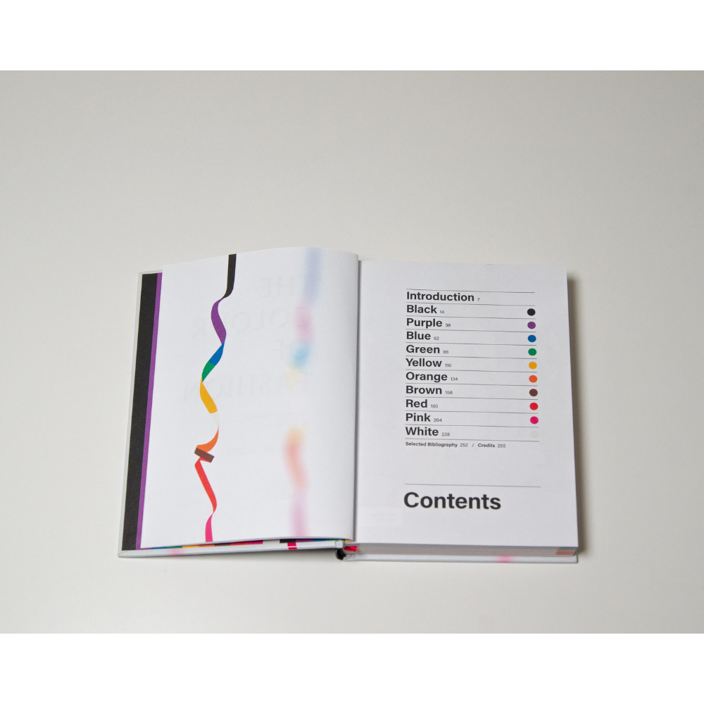 Книга на английском языке "The Colour of Fashion" HB, Caroline Young - 2