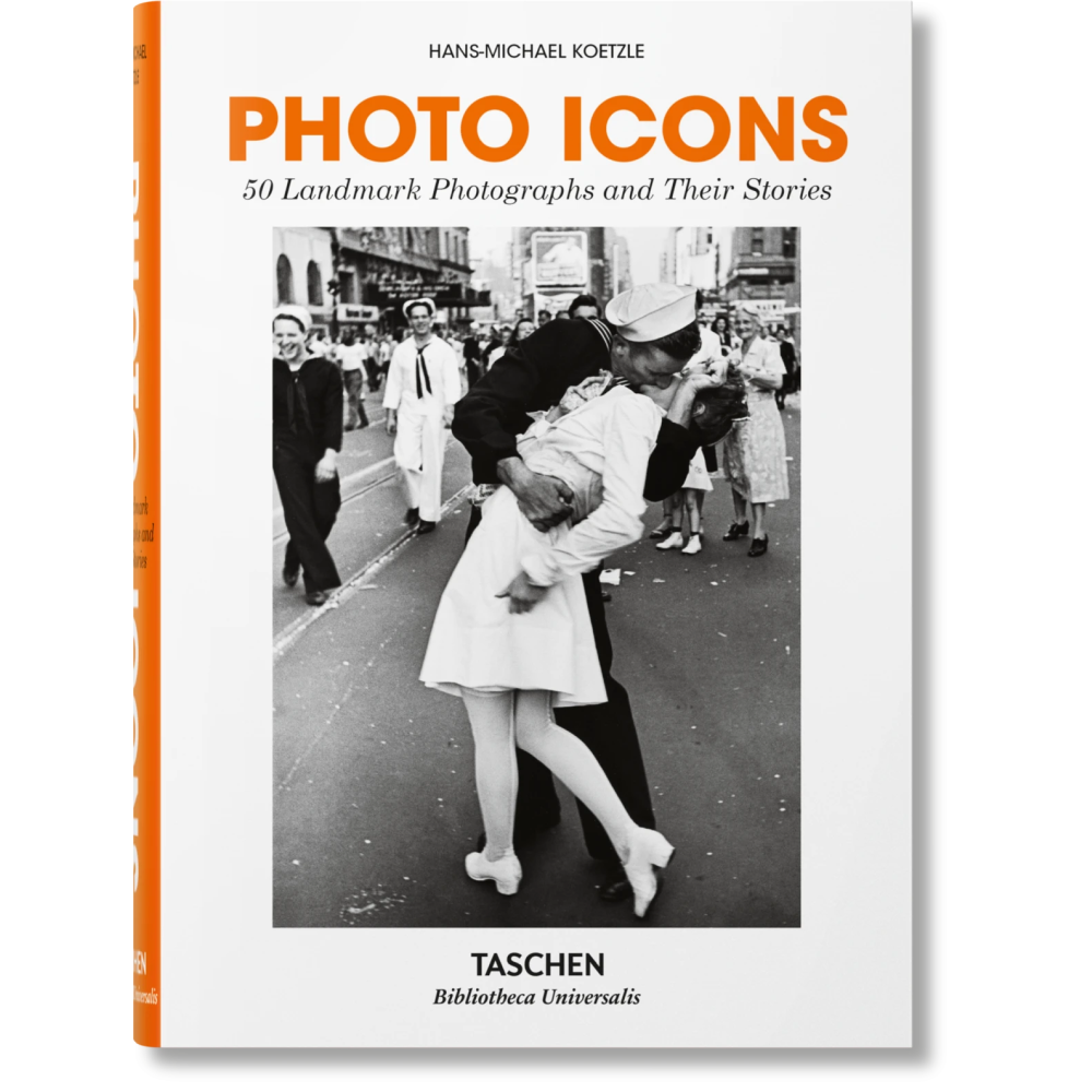 Книга на английском языке "Photo Icons. 50 Landmark Photographs and Their Stories" 