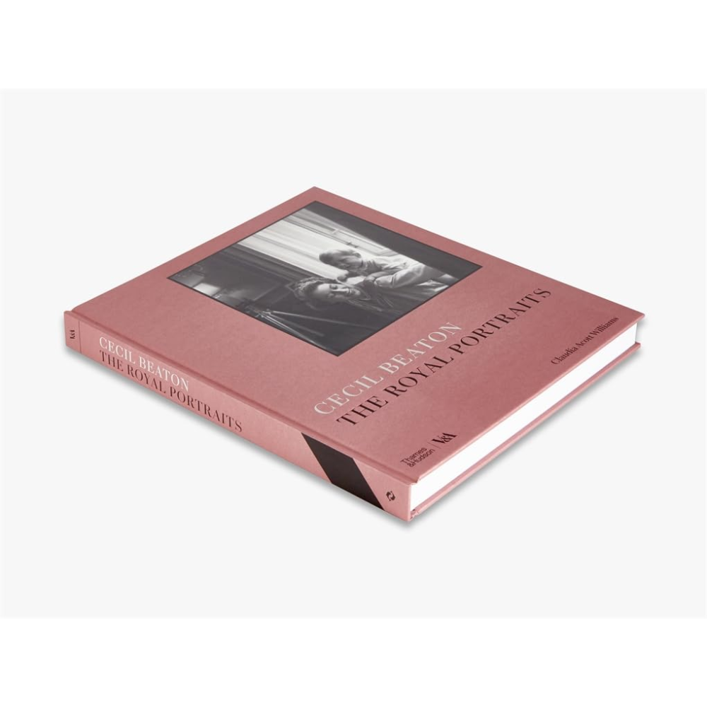 Книга на английском языке"Cecil Beaton: The Royal Portraits", Cecil Beaton, Claudia Acott Williams - 3